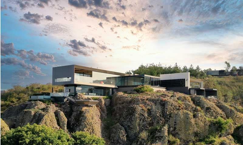 Arquitectura sostenible: Vivir en una casa construida en una roca - Foto 1