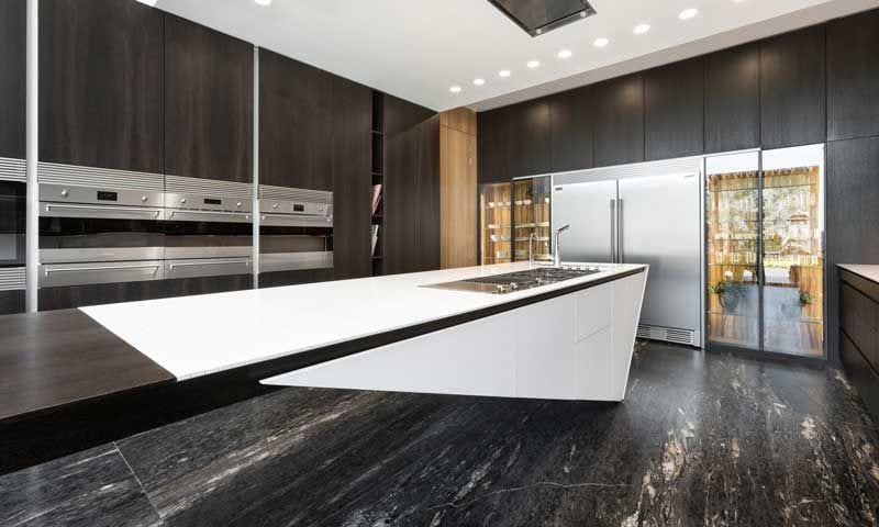 Arquitectura sostenible: Vivir en una casa construida en una roca - Foto 1