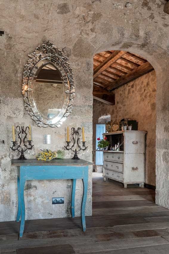 Decoracion De Interiores Una Casa De Campo De Piedra Rustica Y