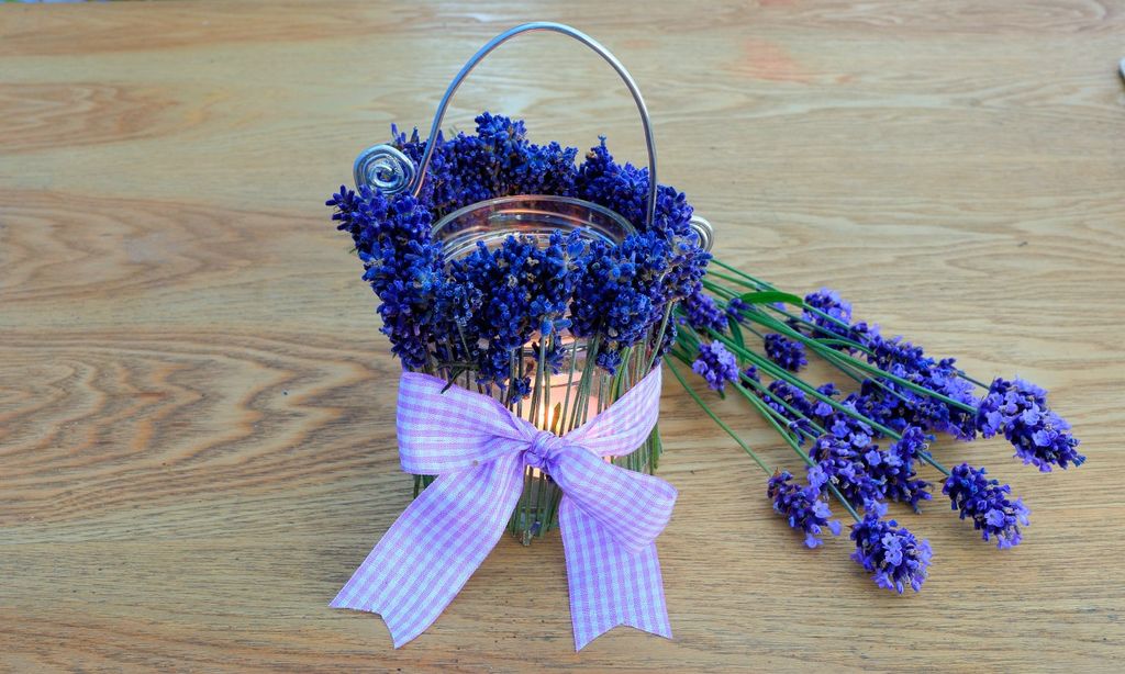 DIY: portavelas decorativos con flores de lavanda