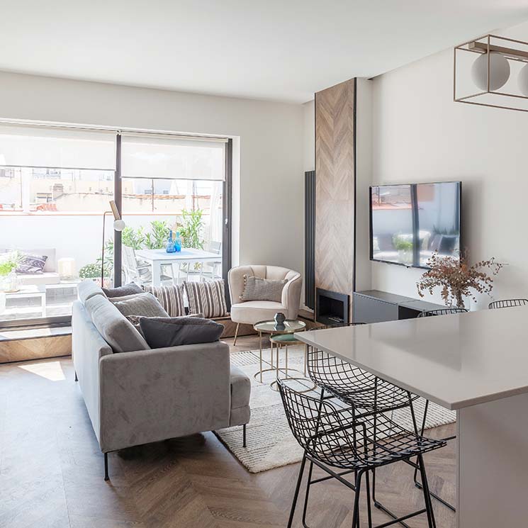 Decoración de interiores: Un apartamento moderno reformado y con una terraza como protagonista - Foto 1