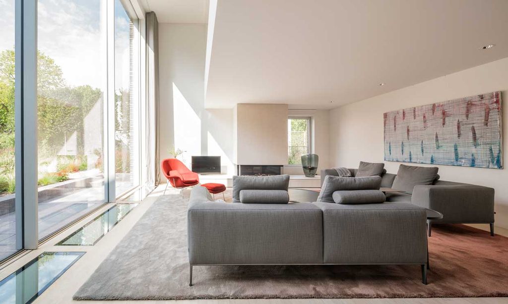 En esta casa de estilo neomodernista el jardín se convierte en otra estancia más