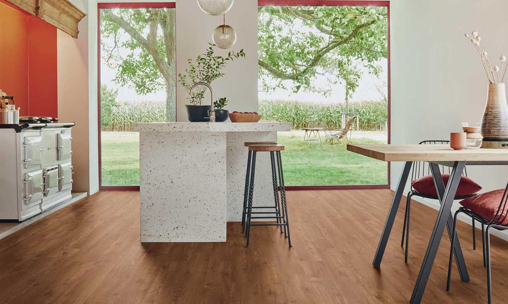 ¿Sabes por qué los suelos laminados son los 'reyes' de las casas actuales? ¡Nosotros sí!