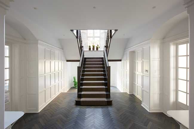 Tendencias decoración: Ideas para decorar una pared moderna con molduras