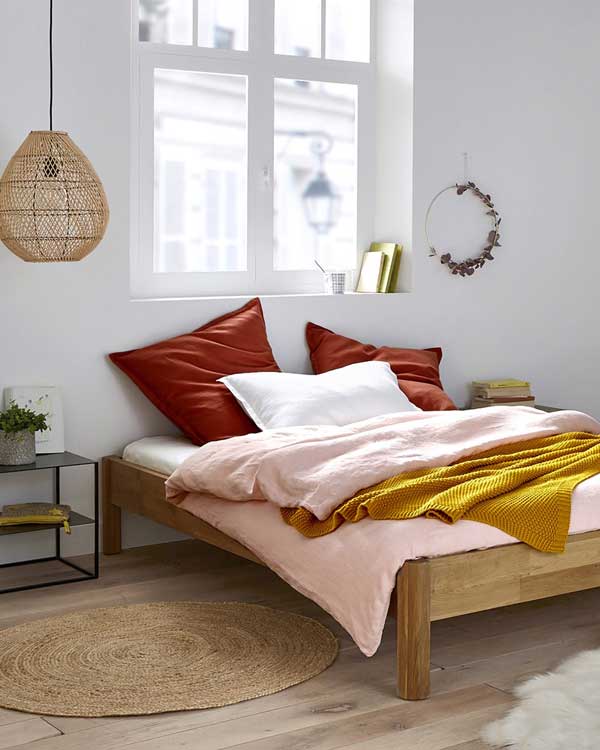 Decoración de dormitorios pequeños: Dónde y cómo colocar la cama - Foto 1