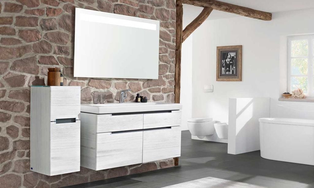 Cómo independizar y 'ocultar' el WC en el cuarto de baño (y no es tras una puerta)