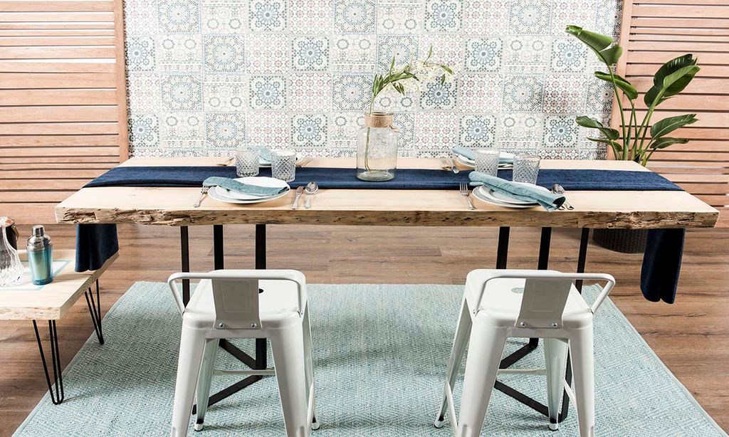 Cómo construir una mesa de comedor de madera en bruto