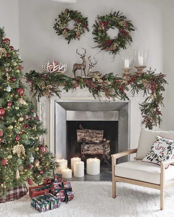Adornos navideños para que la chimenea se convierta en la estrella del