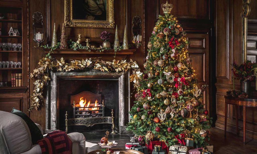 Cómo decorar la chimenea esta Navidad y hacer que sea la estrella del salón