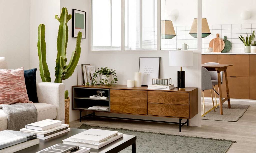 Muebles de salón bonitos en los que poner (o no) el televisor