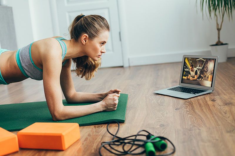 Mujer practicando ejercicio