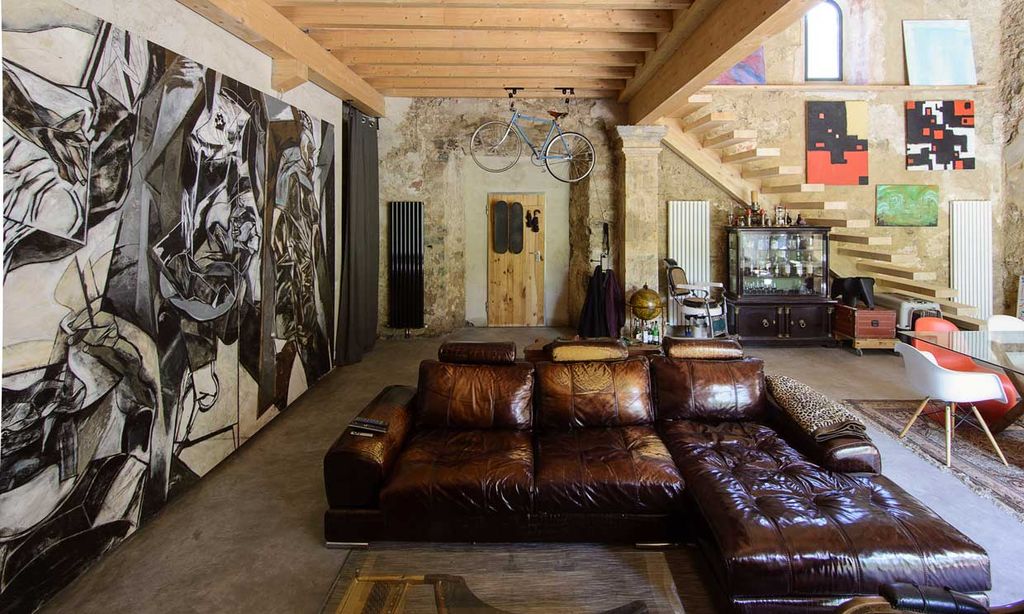 Esta rehabilitación transformó una iglesia renacentista en una casa de diseño
