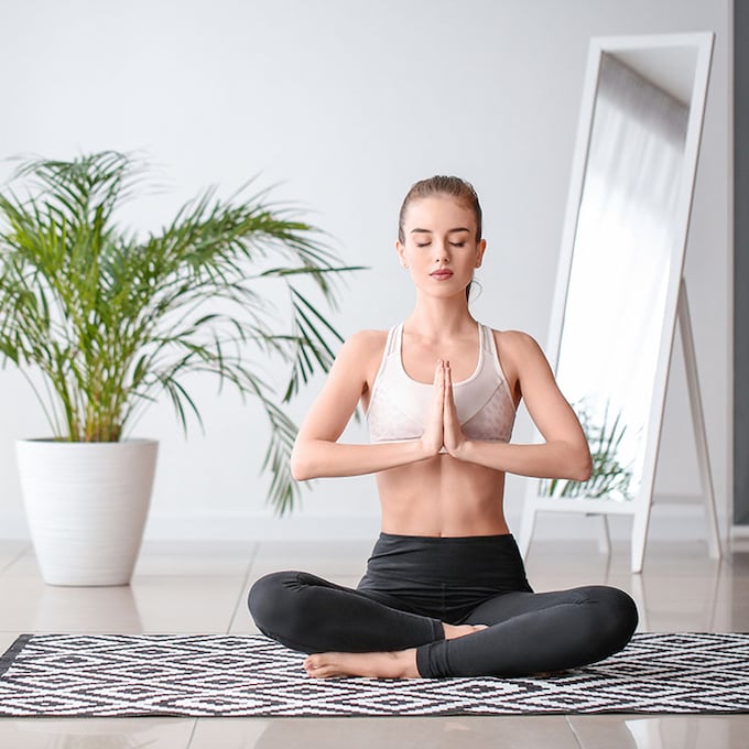 Practicar yoga en casa: cómo crear el espacio perfecto