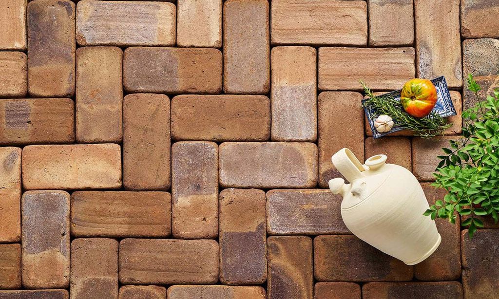 ¿Sabes cómo limpiar tus suelos de ladrillo de exterior?