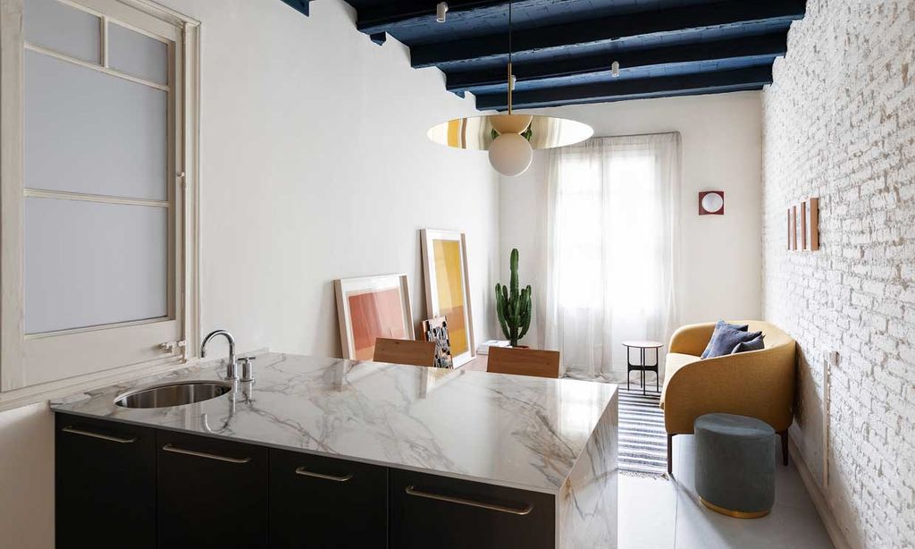 Un miniapartamento urbano de inspiración náutica en solo 42 m2