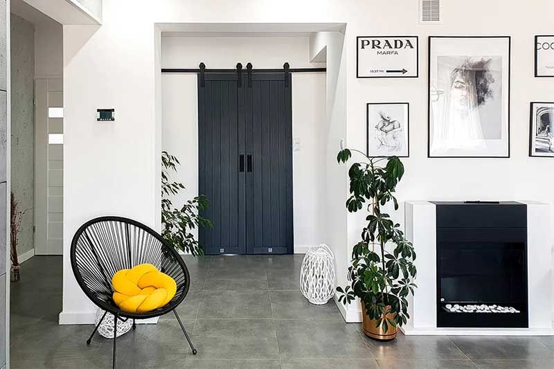 Puertas De Color Que No Son Blancas En La Decoracion De Interiores Foto 1