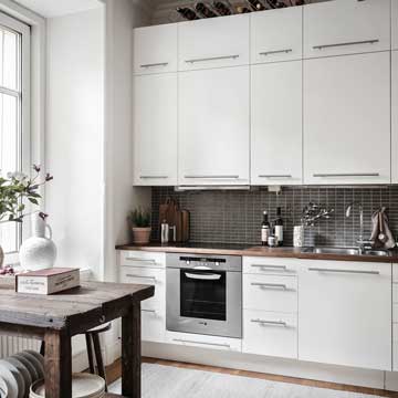 Reforma integral de una cocina pequeña, con ideas de decoración y