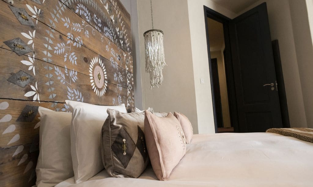 Cabeceros de cama que se salen de la norma y que darán personalidad a tu dormitorio