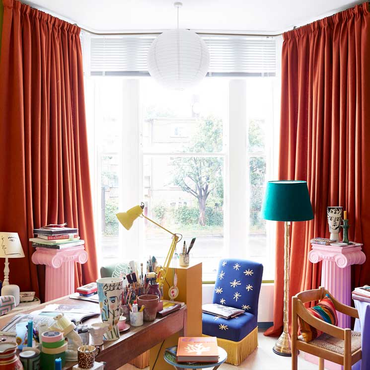 Así debes colocar las cortinas si quieres que ‘levanten’ la decoración de tus estancias