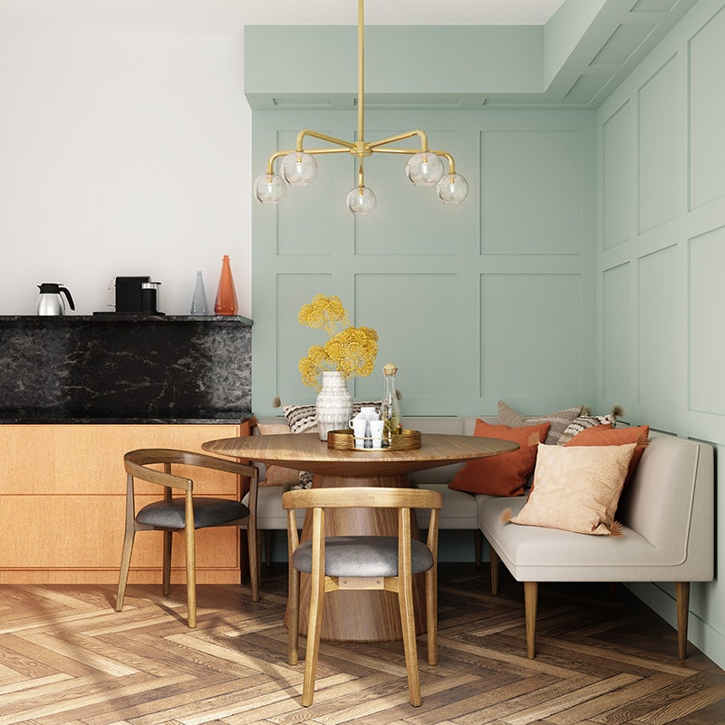 Office o comedor con las paredes con molduras y pintadas de color aguamarina y mesa redonda y sillas de madera.