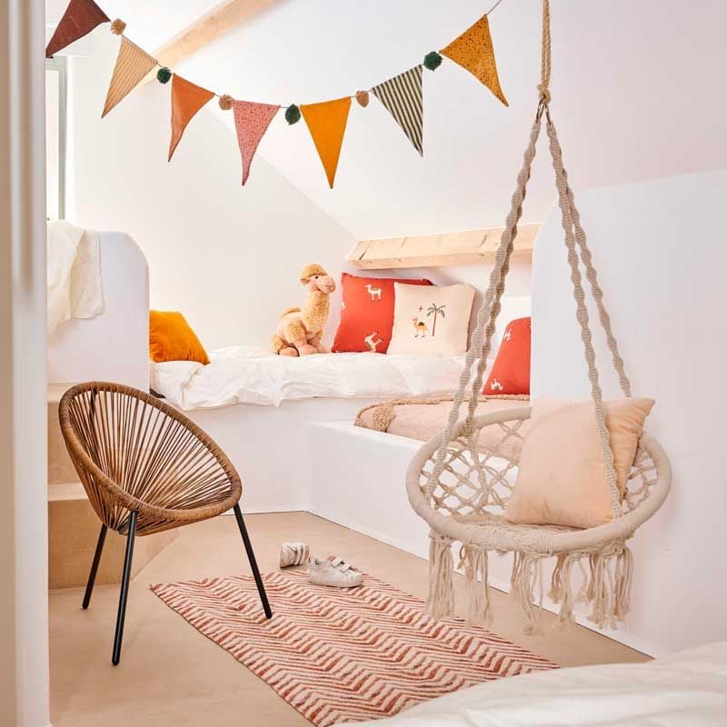 Habitación infantil con sillón colgante mini