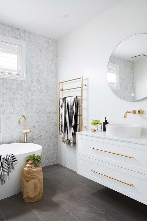 10 baños sorprendentes con decoración en dorado - Foto 1