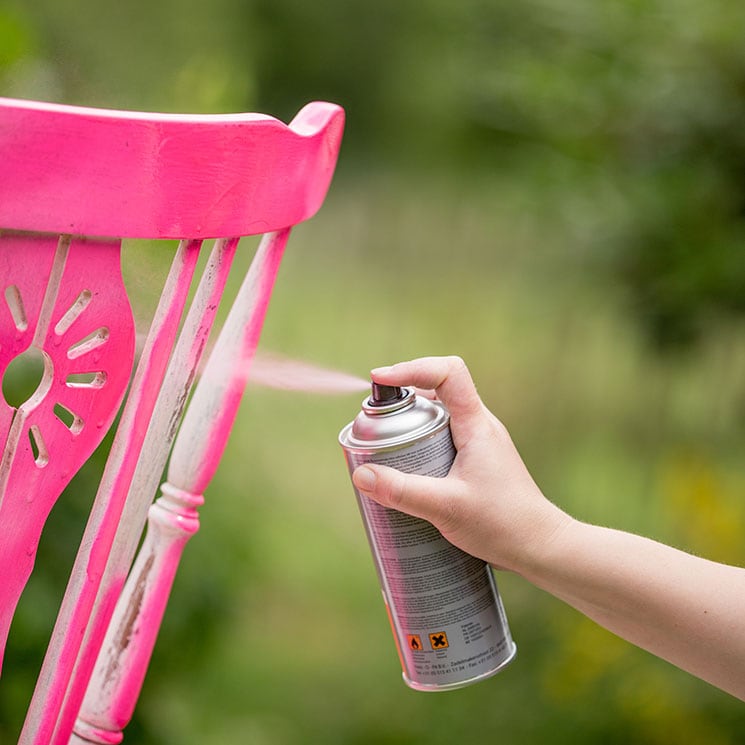 Cómo pintar un mueble con pintura a la tiza en spray Foto 1