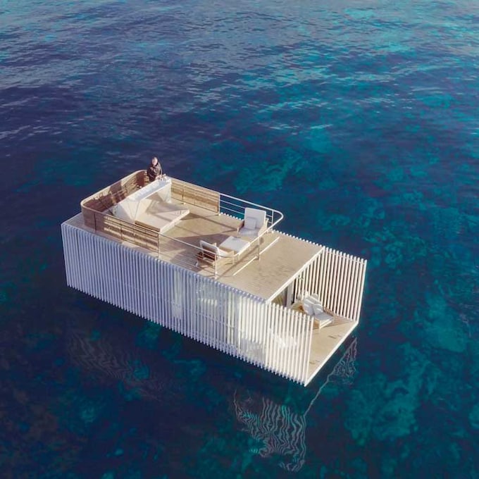 ¿Quieres dormir en una casa prefabricada flotante en mitad del mar?