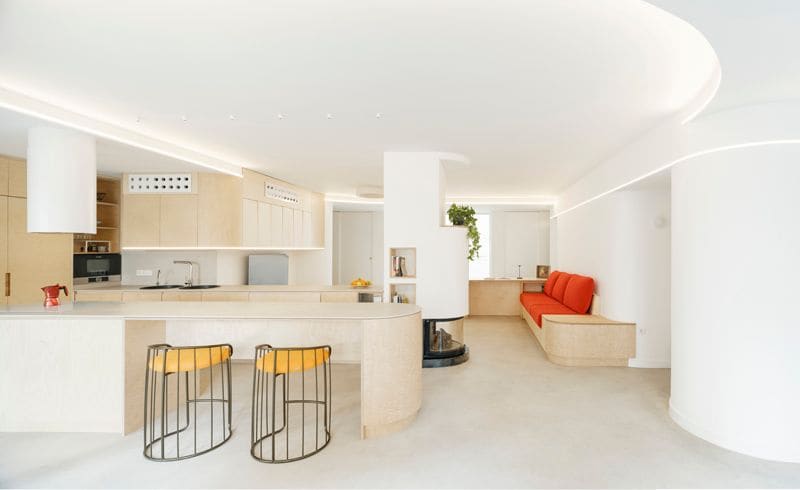 Cocinas modernas con barra que te solucionan la distribución del