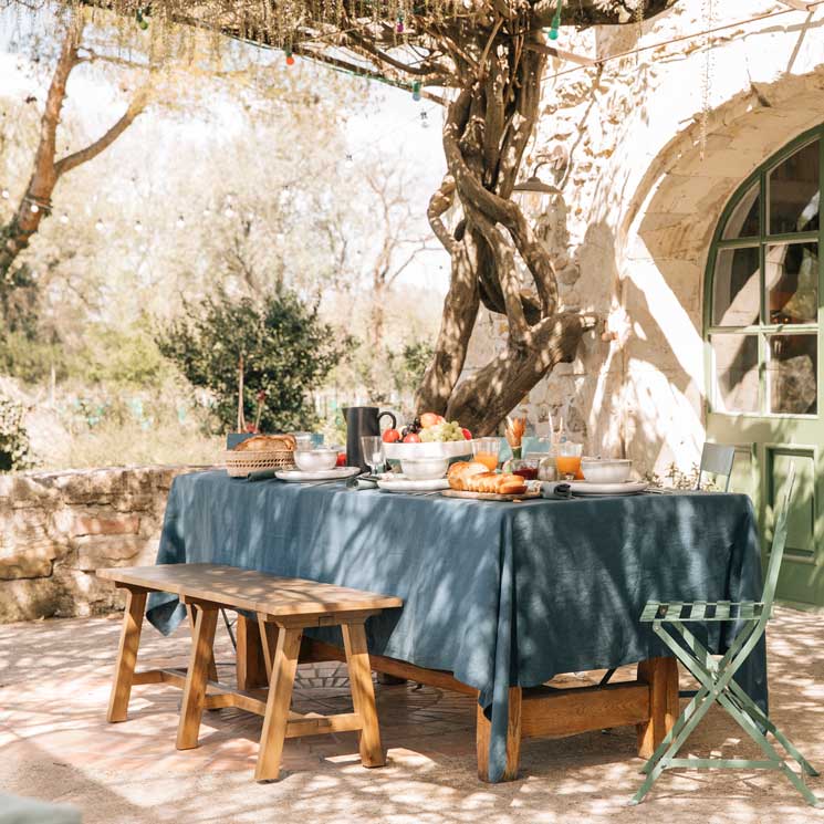 12 mesas para montar el comedor exterior según el momento del día y tu estilo ‘deco’