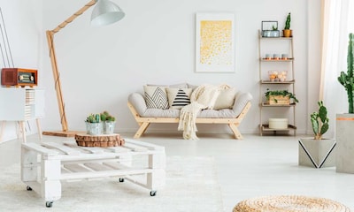 Muebles hechos con palets tan sencillos que también podrás tenerlos dentro de casa