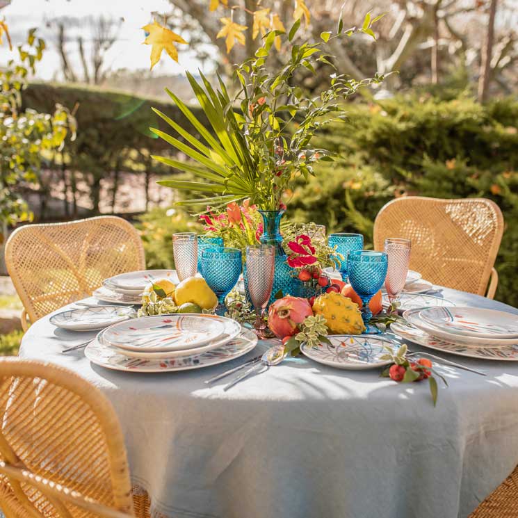 Consejos de un maestro florista para decorar con flores la mesa de verano