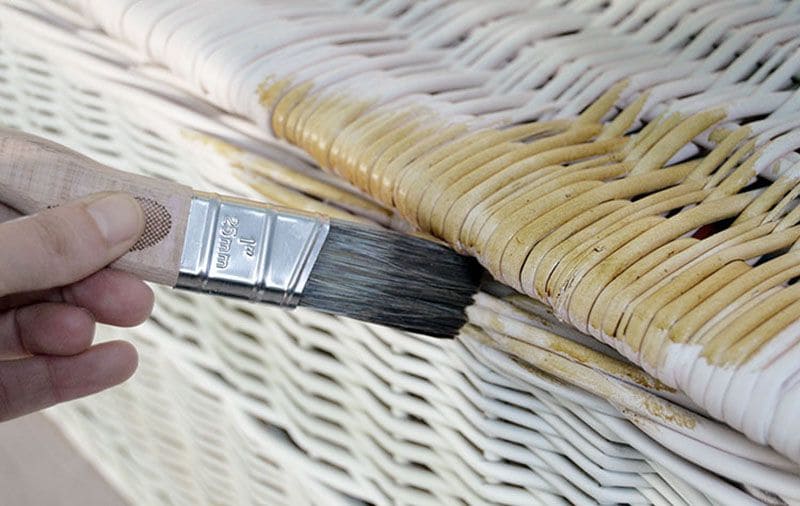 Cómo pintar muebles y objetos de mimbre para darles una nueva vida Foto 3