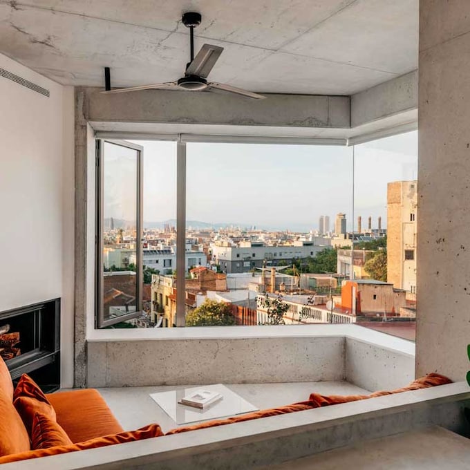 La reforma integral de un garaje para convertirlo en una casa moderna con vistas a Barcelona