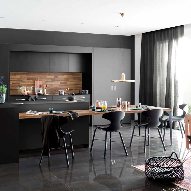 Las Claves Esenciales Para Que Una Cocina Negra No Reduzca El Espacio Foto 1