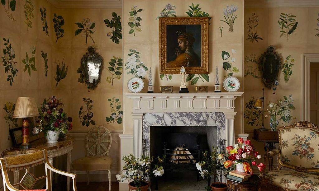 Los papeles pintados con flores y motivos vegetales, reyes de la decoración de este invierno