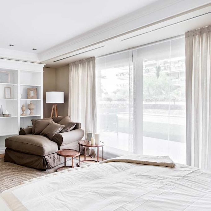 Cómo combinar estores y cortinas para regular bien la luz y ganar un plus de estilo