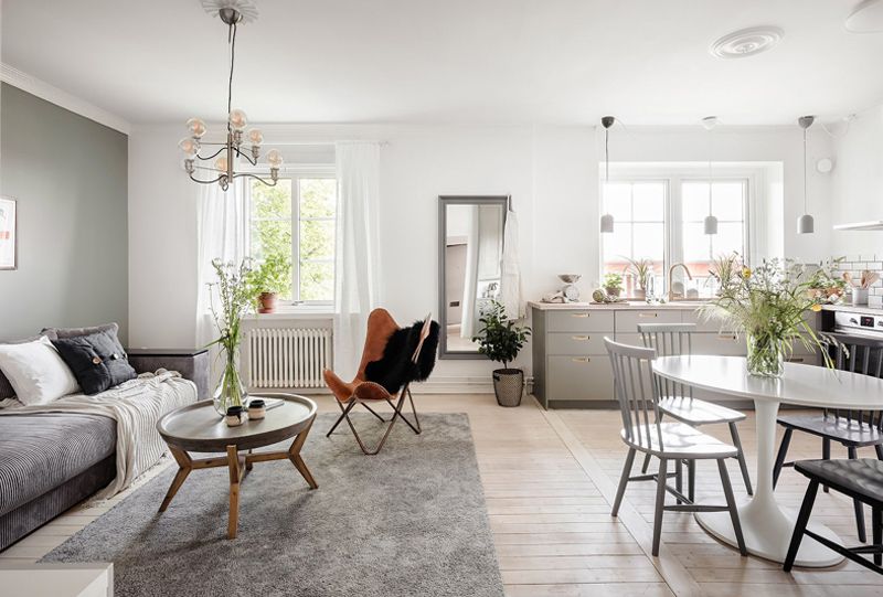 Espacio abierto quie incorpora salón, comedor y cocina, la decoración es nórdica