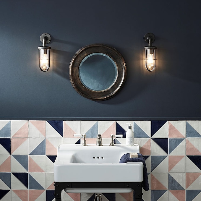 10 ideas para actualizar los azulejos anticuados de tu cuarto de baño ( y sin quitarlos)