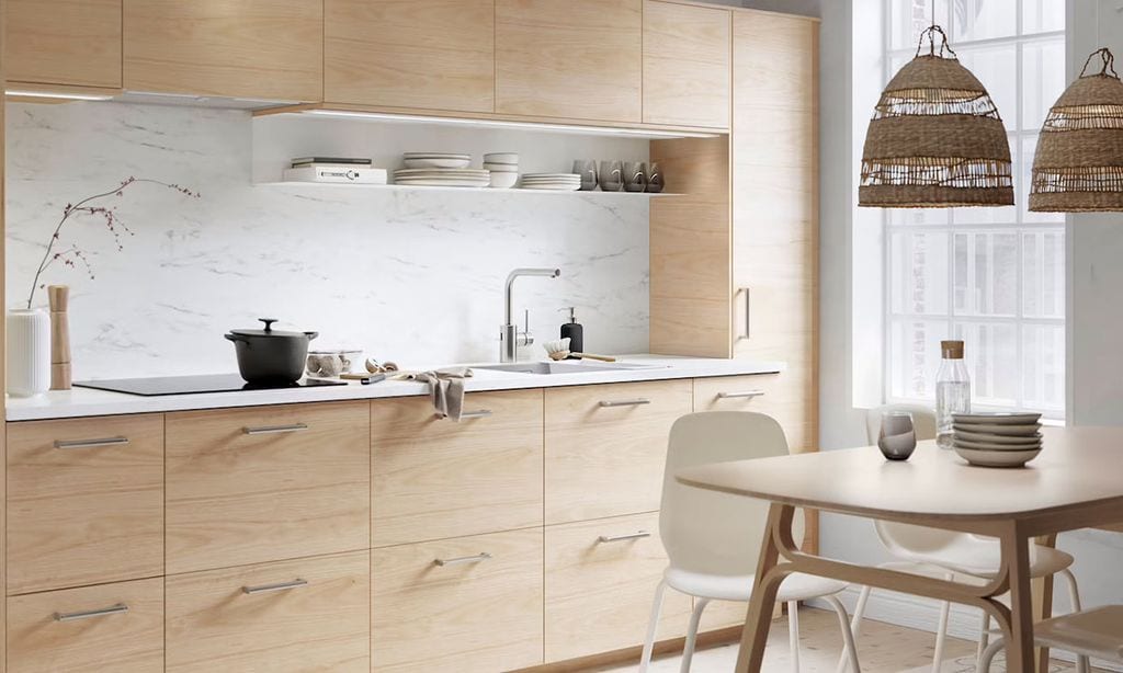 Blanco y madera, una combinación perfecta para decorar la cocina