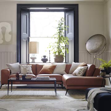 Máquina de escribir Persona con experiencia de nuevo El sofá de cuero vuelve al salón y se convierte en tendencia de decoración - Foto 1 Máquina de escribir Persona con experiencia de nuevo El sofá de cuero vuelve al salón y se convierte en tendencia de decoración - Foto 1