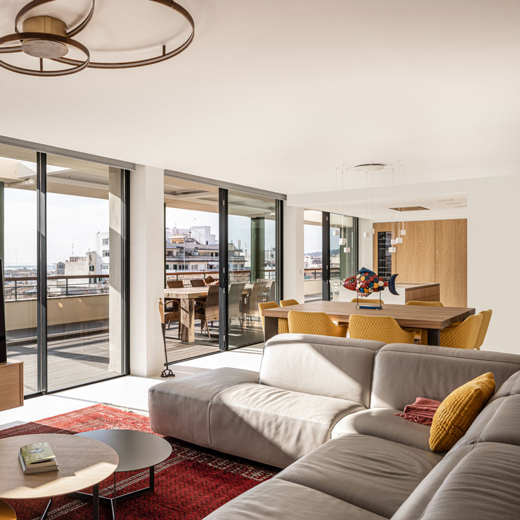 La reforma de este ático con vistas en Palma de Mallorca consigue espacios luminosos y confortables