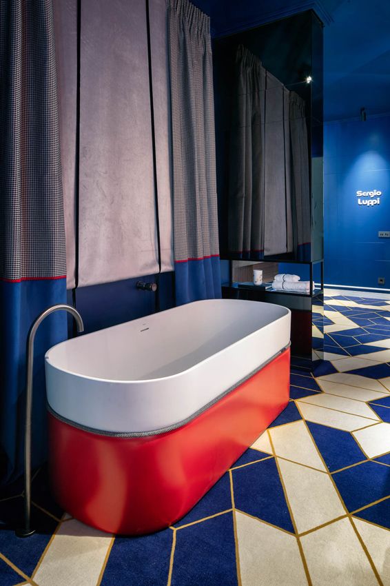 Bañera exenta para un baño que es toda una experiencia sensorial