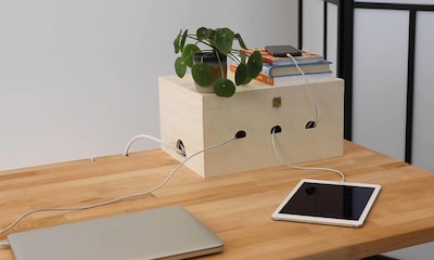 Cómo transformar una caja de madera en un organizador para cables