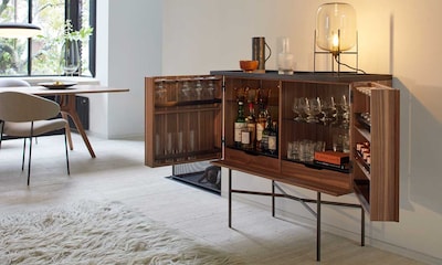 El mueble bar ‘toma’ el salón reclamando su lado práctico y su carácter social