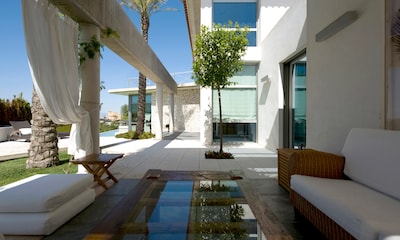 Esta casa de Murcia hace del 'outdoor living' un aliado perfecto para un hogar relajado y luminoso