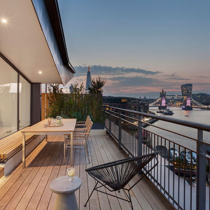 Un lujoso ático en Londres con espacios diáfanos y unas impresionantes vistas al Támesis