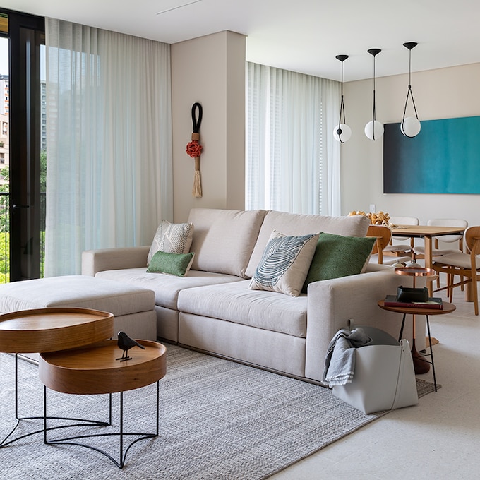 Un sofá exento para organizar el salón, separar ambientes y crear espacios fluidos, ¿quieres verlo?