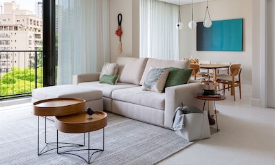 Un sofá exento para organizar el salón, separar ambientes y crear espacios fluidos, ¿quieres verlo?