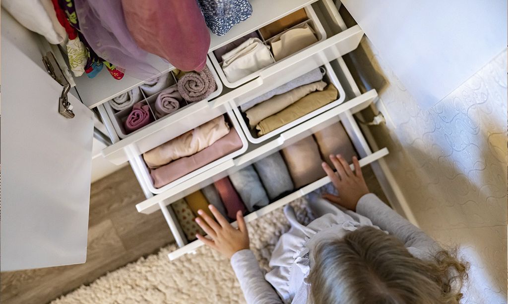 El método de Marie Kondo para doblar y guardar la ropa
